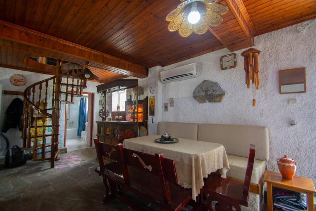 Traditional Village House Méson Yerakaríon Exterior foto